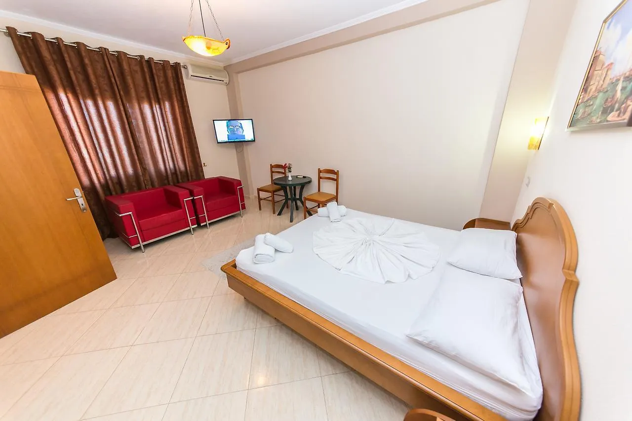 Hotel Bahamas Saranda 4*,