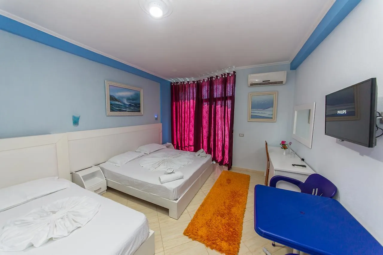 Hotel Bahamas Saranda 4*,
