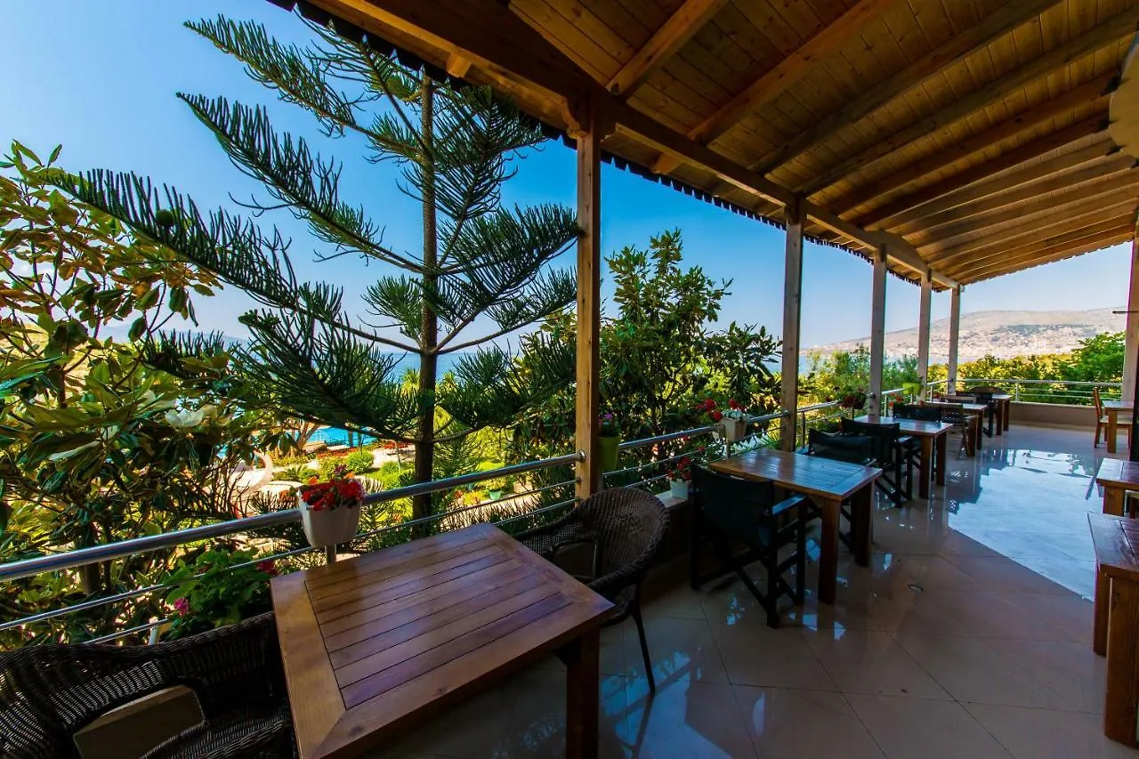 Hotel Bahamas Saranda 4*,
