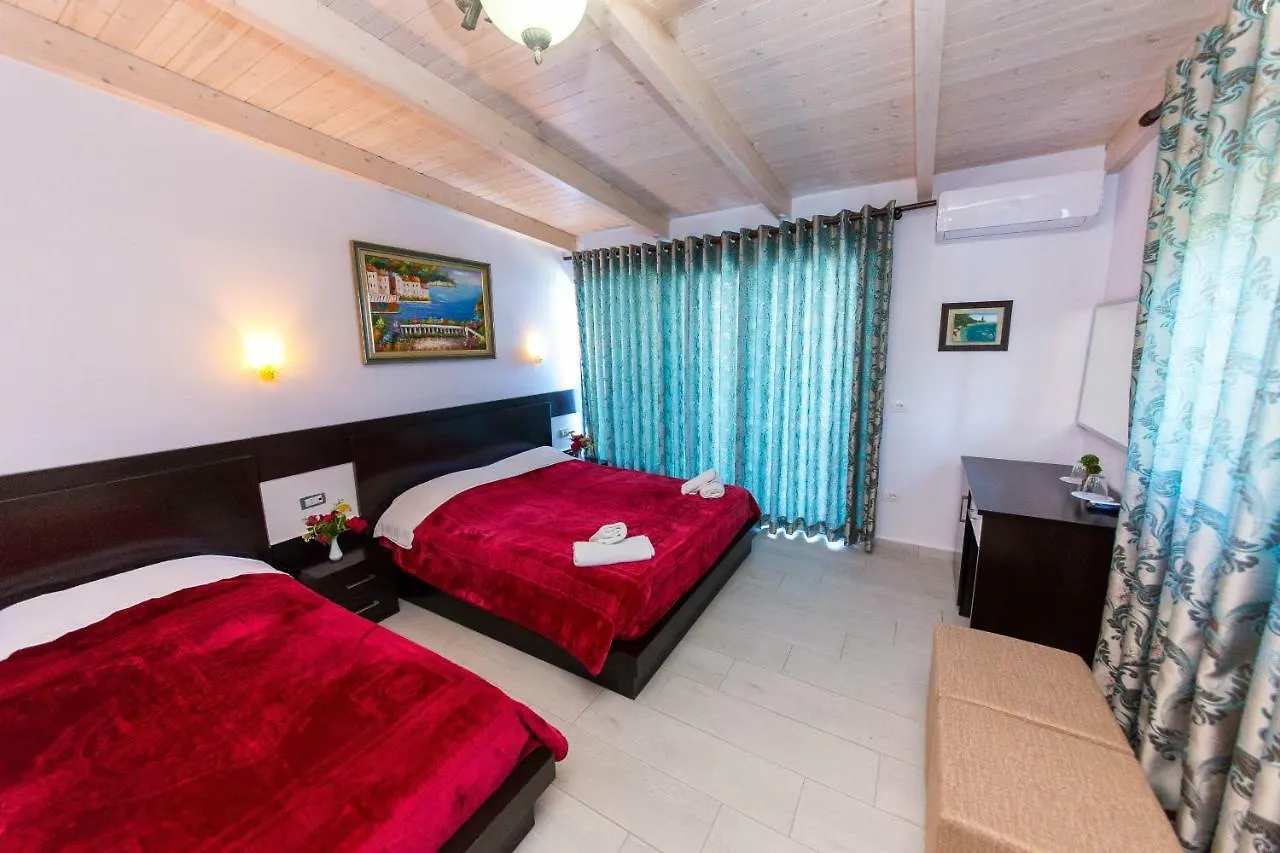 Hotel Bahamas Saranda 4*,  Arnavutluk